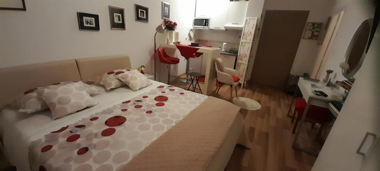 Klara Studio Apartman Сплит Екстериор снимка